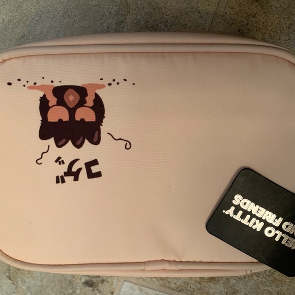 NWT HELLO KITTY & Friends Bread Makeup Bag beige mirror cute 8” x 5" Bioworld - Picture 7 of 13